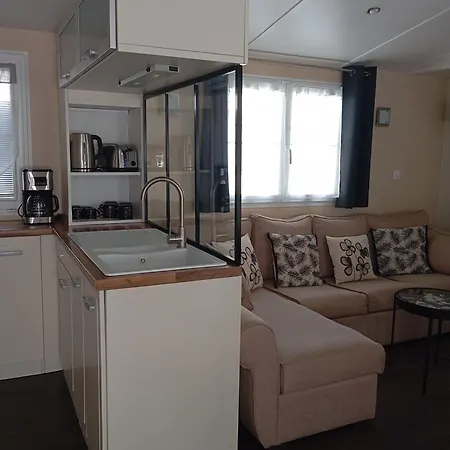 Mobil Home, 4 Personnes, 3 Etoiles A Campsite La Tremblade
