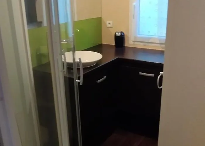 Mobil Home, 4 Personnes, 3 Etoiles A Campsite La Tremblade