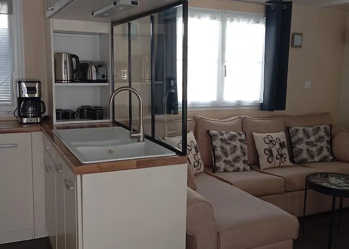 Mobil Home, 4 Personnes, 3 Etoiles A Campsite La Tremblade